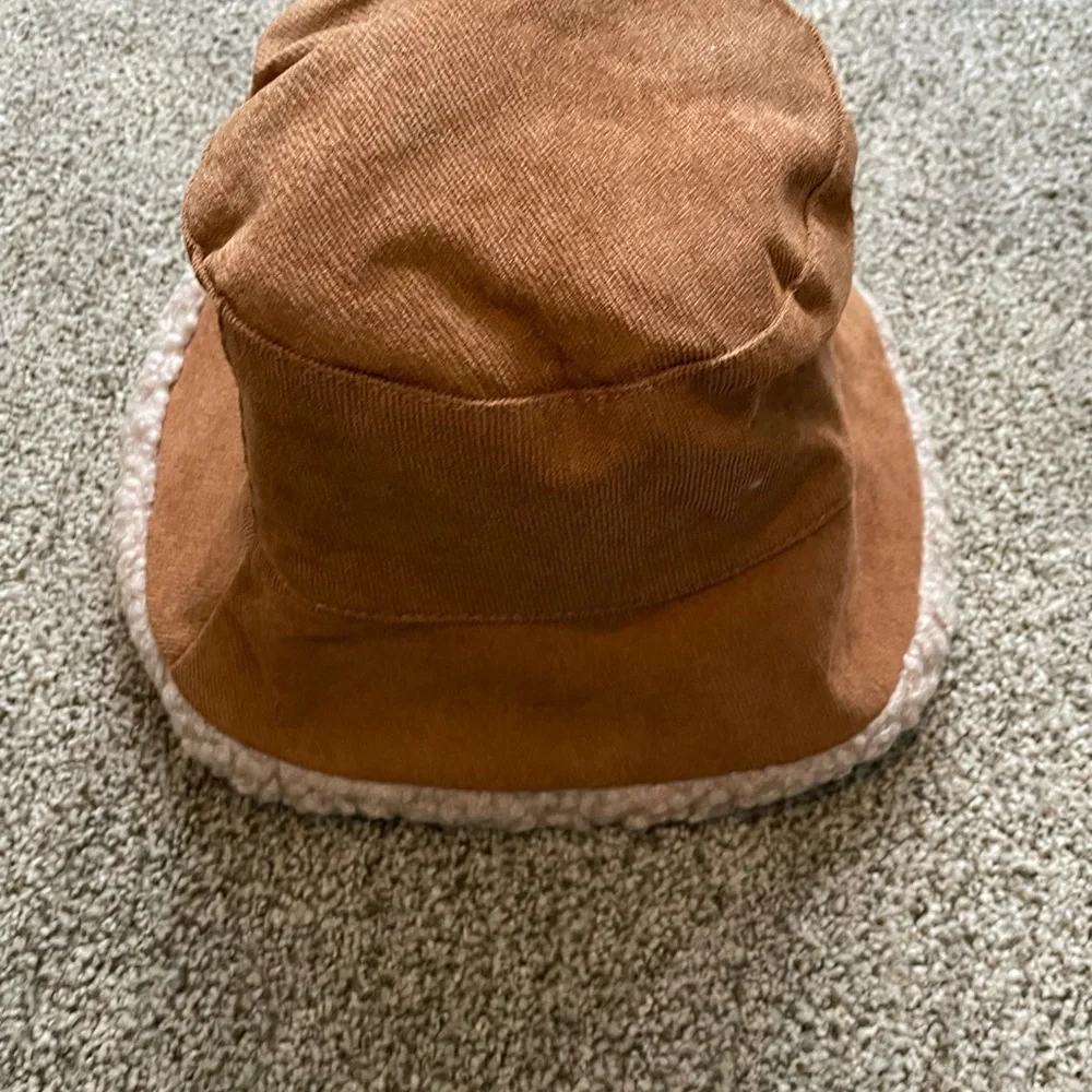 Reversible faux lambswool corduroy bucket hat NWT